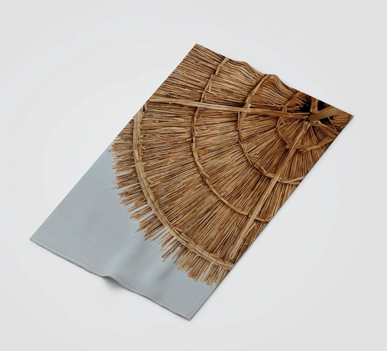 Stroh Regenschirm Textur Coastal Boho Ästhetische Kunst Fleecedecke von dawnthesea