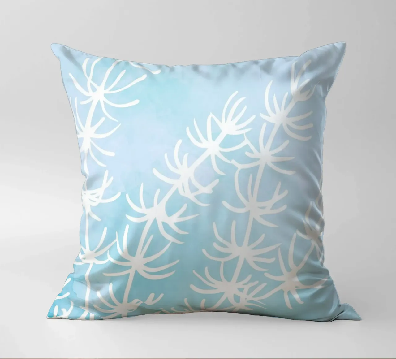 Alghe astratte bianche su acquerello blu cuscino da dawnthesea