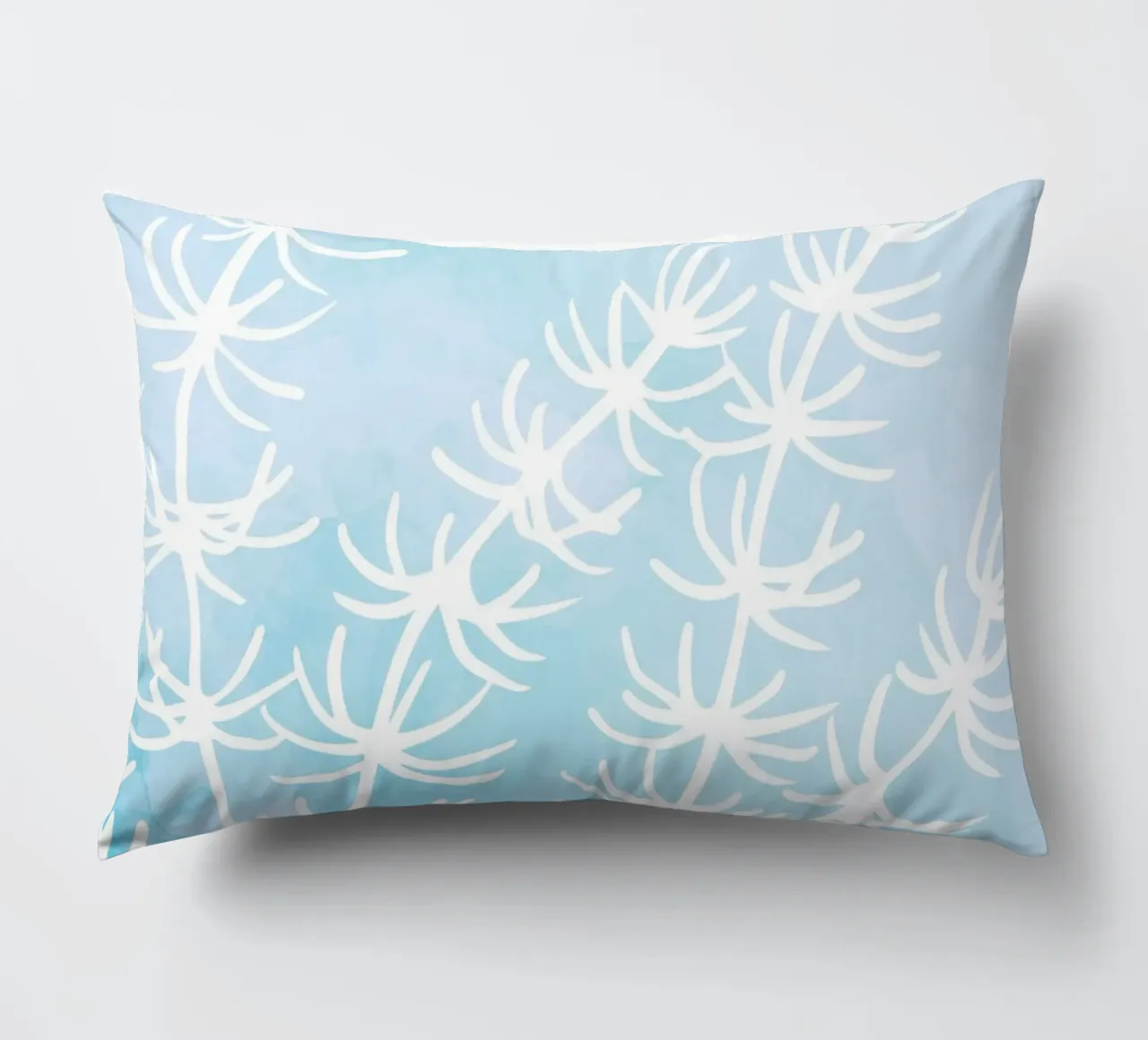 Alghe astratte bianche su acquerello blu cuscino da dawnthesea