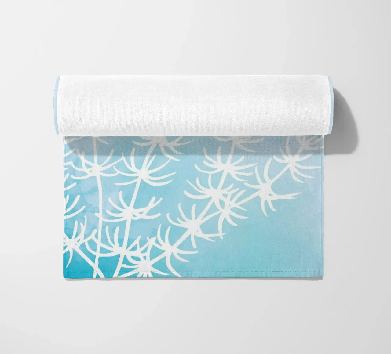 Alghe astratte bianche su acquerello blu telo mare da dawnthesea