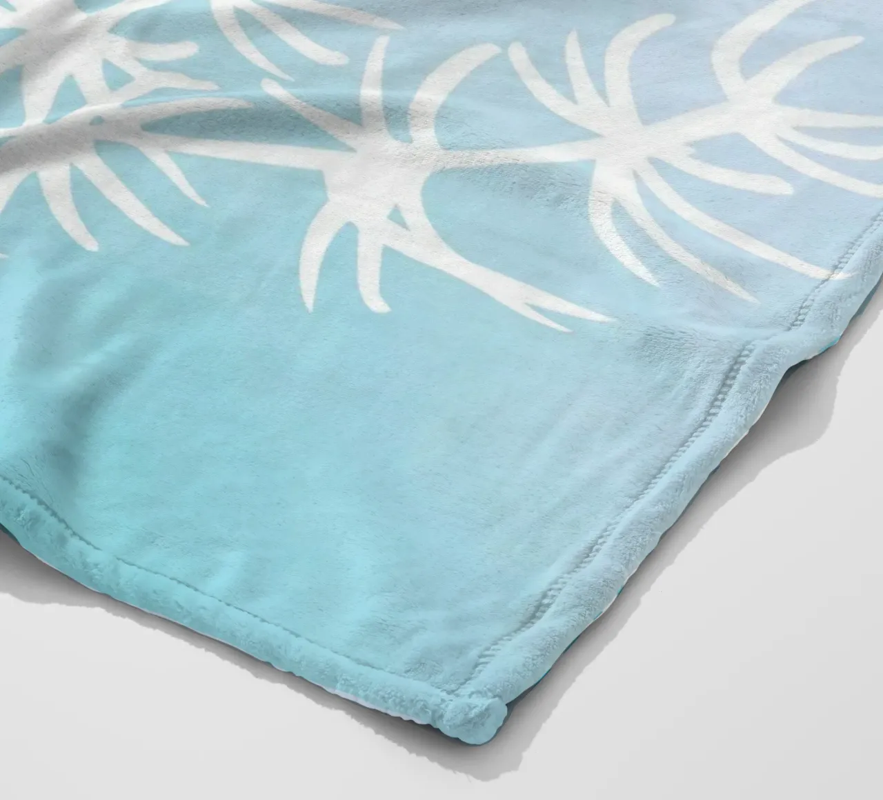 Alghe astratte bianche su acquerello blu coperta in pile da dawnthesea