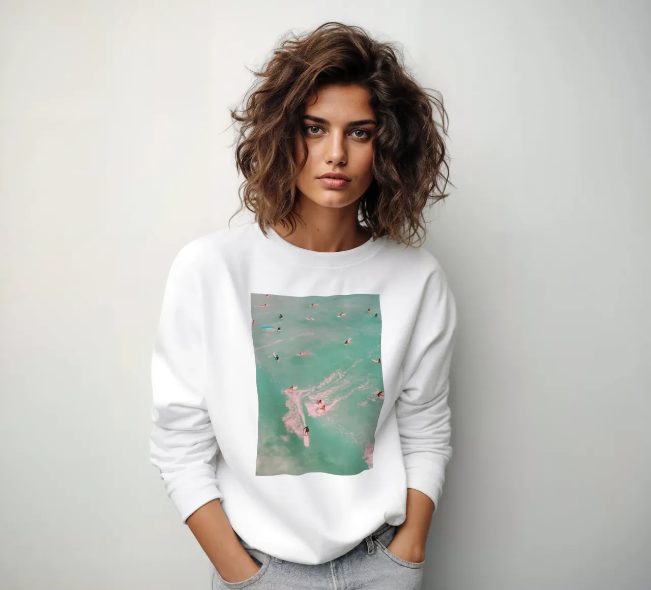 Waikiki Surfers Aerial View Aqua Pink Vintage sweat de dawnthesea