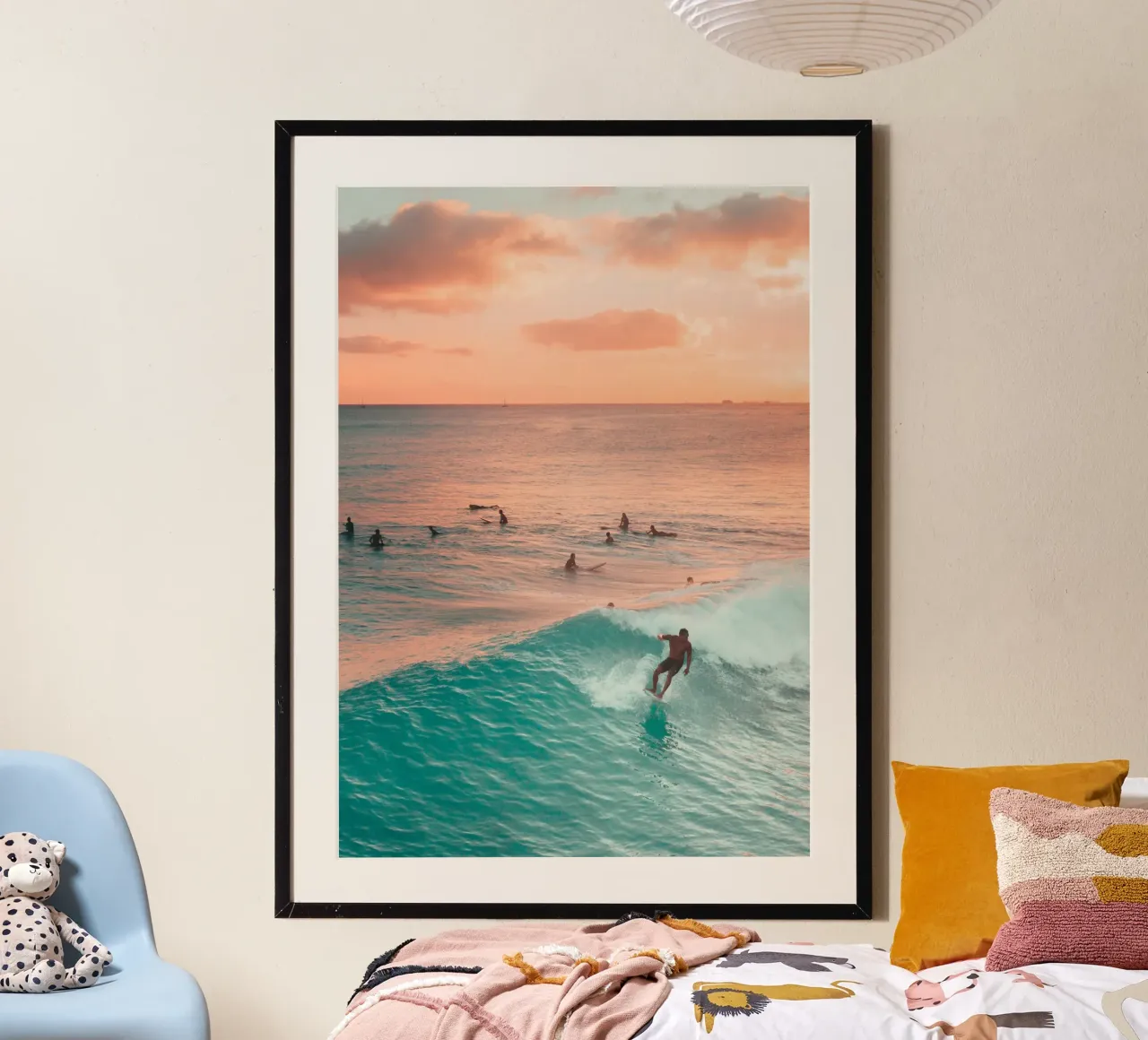 Sessione di surf al tramonto Waikiki Beach Ocean Art poster con telaio in alluminio da dawnthesea