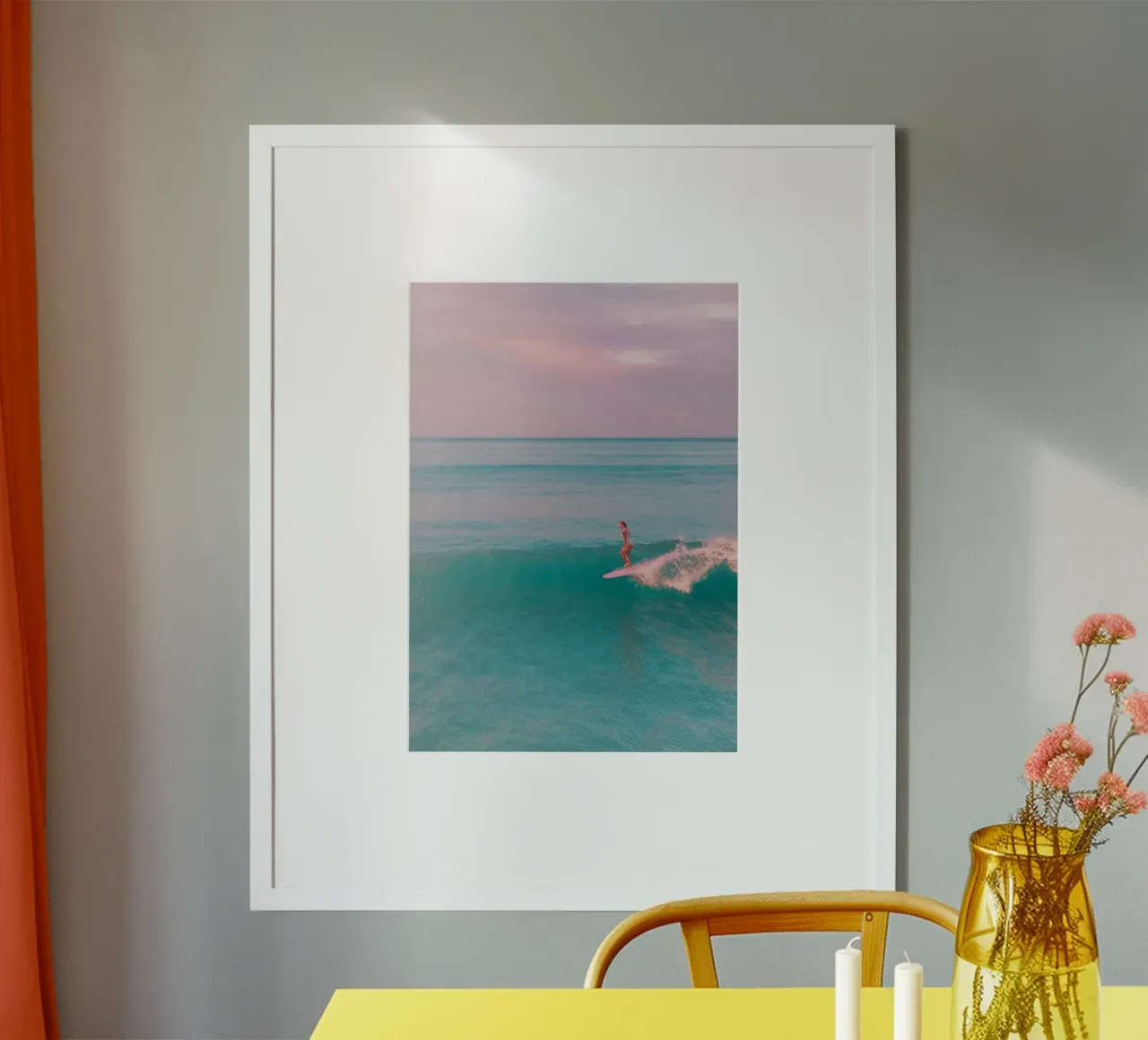 Weibliche Surferin Rosa Himmel Türkis Ozean Kunst Poster von dawnthesea