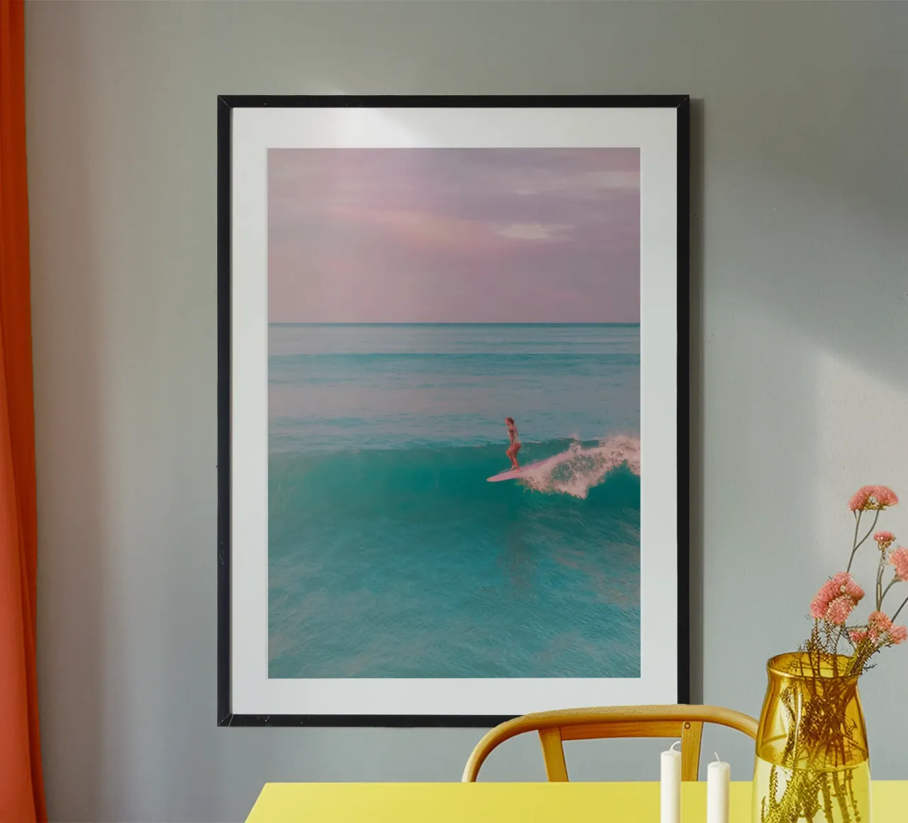 Weibliche Surferin Rosa Himmel Türkis Ozean Kunst Poster von dawnthesea