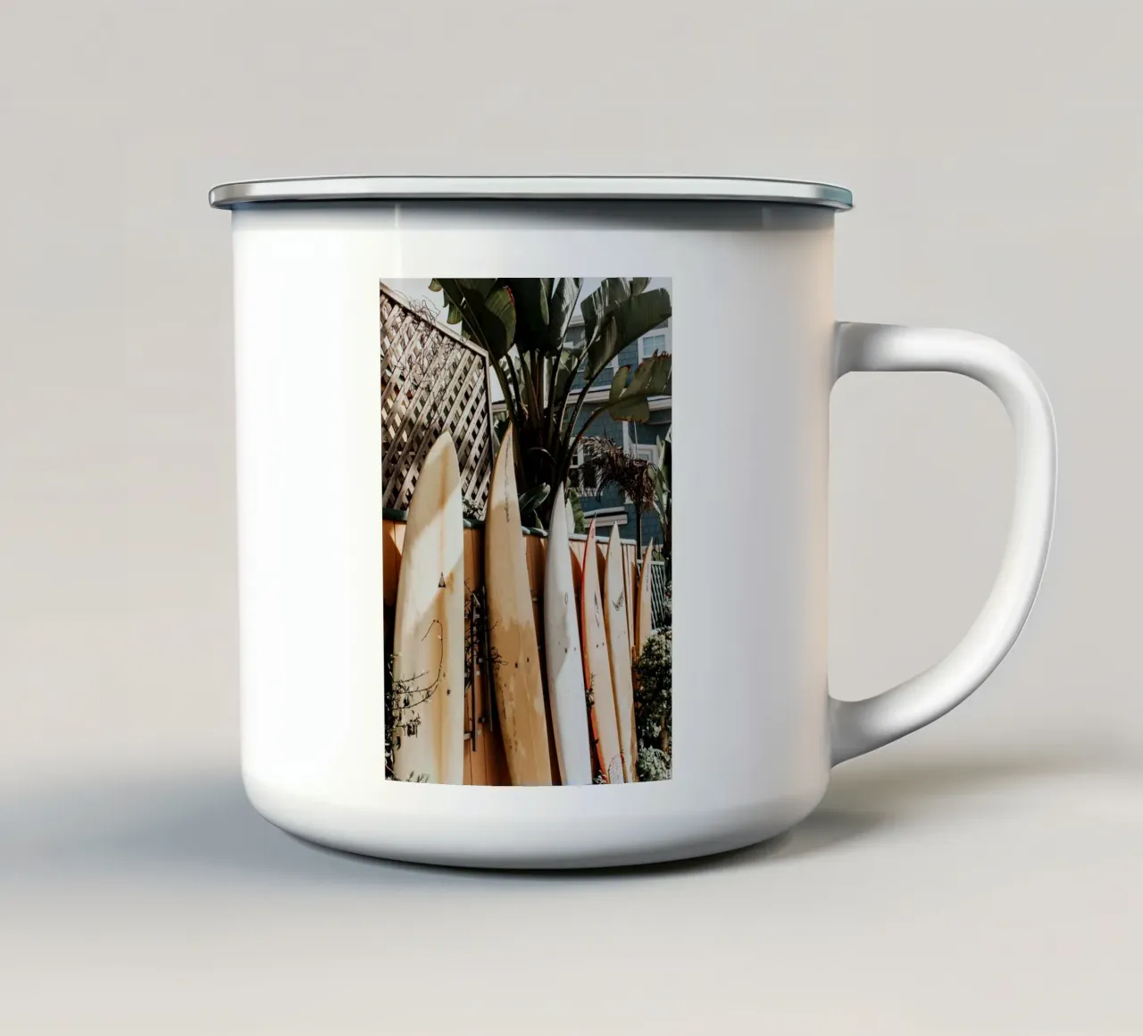 Surfbrett Lineup Kalifornien Cooles Strandhaus Dekor Emaille Tasse von dawnthesea