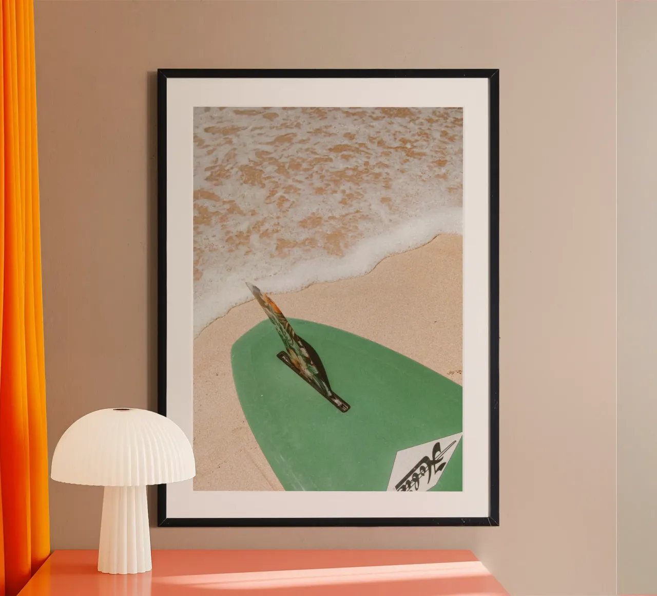 Hobie Surfboard Beach Shoreline Surf Art poster con telaio in plastica da dawnthesea