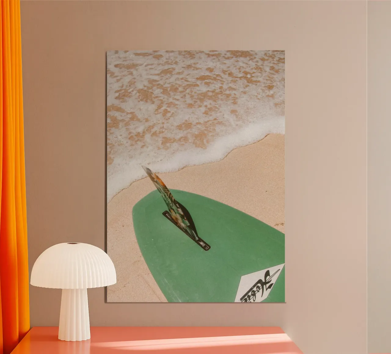 Hobie Surfboard Beach Shoreline Surf Art poster con telaio in plastica da dawnthesea