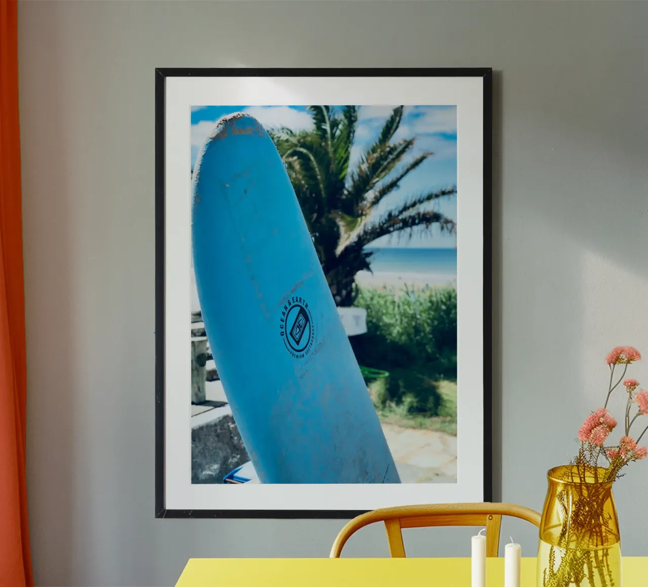 Oceaan & Aarde Surfplank Kuststrand Vibes Kunst poster met houten frame van dawnthesea