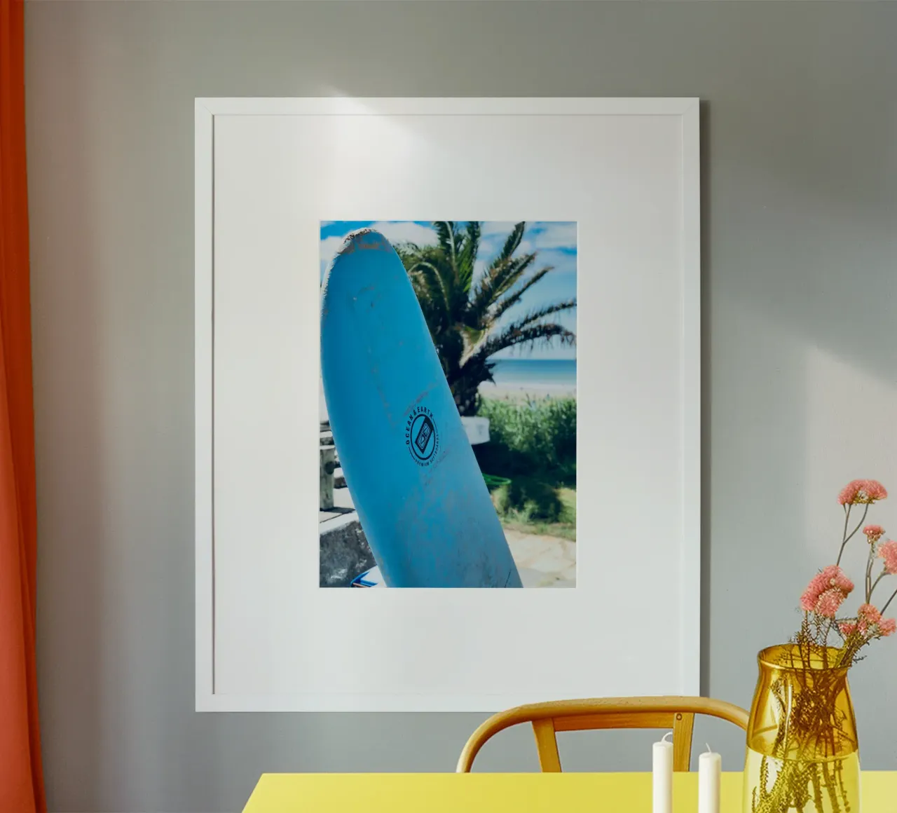 Oceaan & Aarde Surfplank Kuststrand Vibes Kunst poster met houten frame van dawnthesea