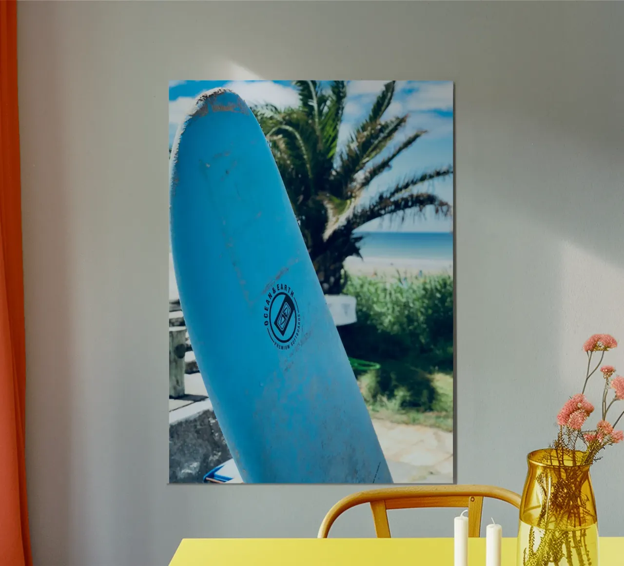 Oceaan & Aarde Surfplank Kuststrand Vibes Kunst poster met houten frame van dawnthesea