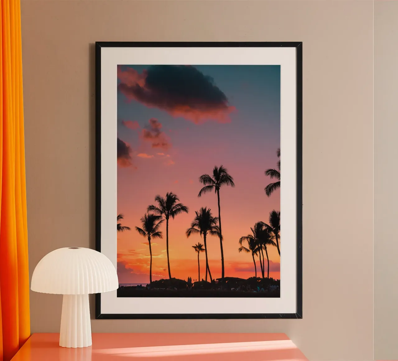 Vurige Zonsondergang Palm Grove Tropisch Paradijs Kunst poster met aluminium frame van dawnthesea