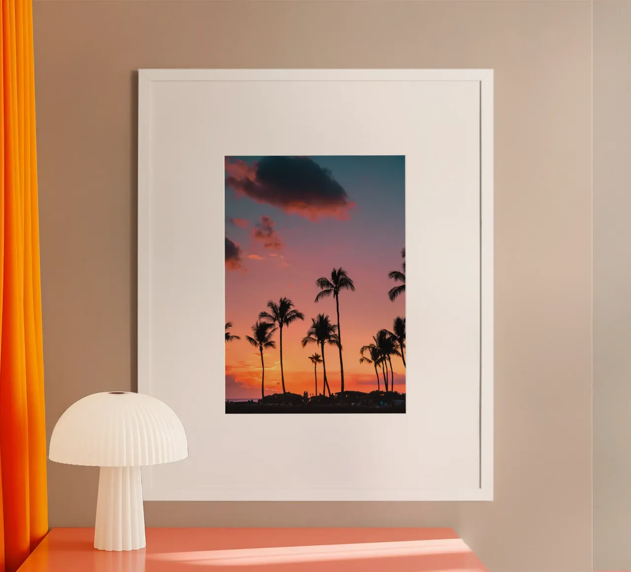 Vurige Zonsondergang Palm Grove Tropisch Paradijs Kunst poster met aluminium frame van dawnthesea