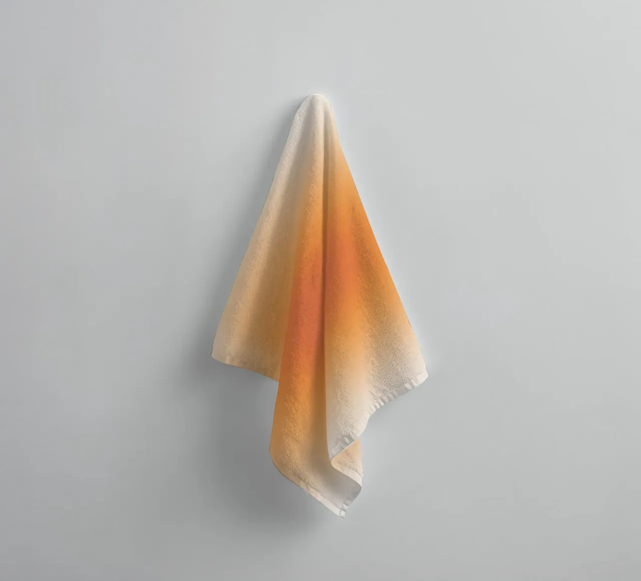Corail chaud Aura Gradient Abstract Art Print serviette de bain de dawnthesea