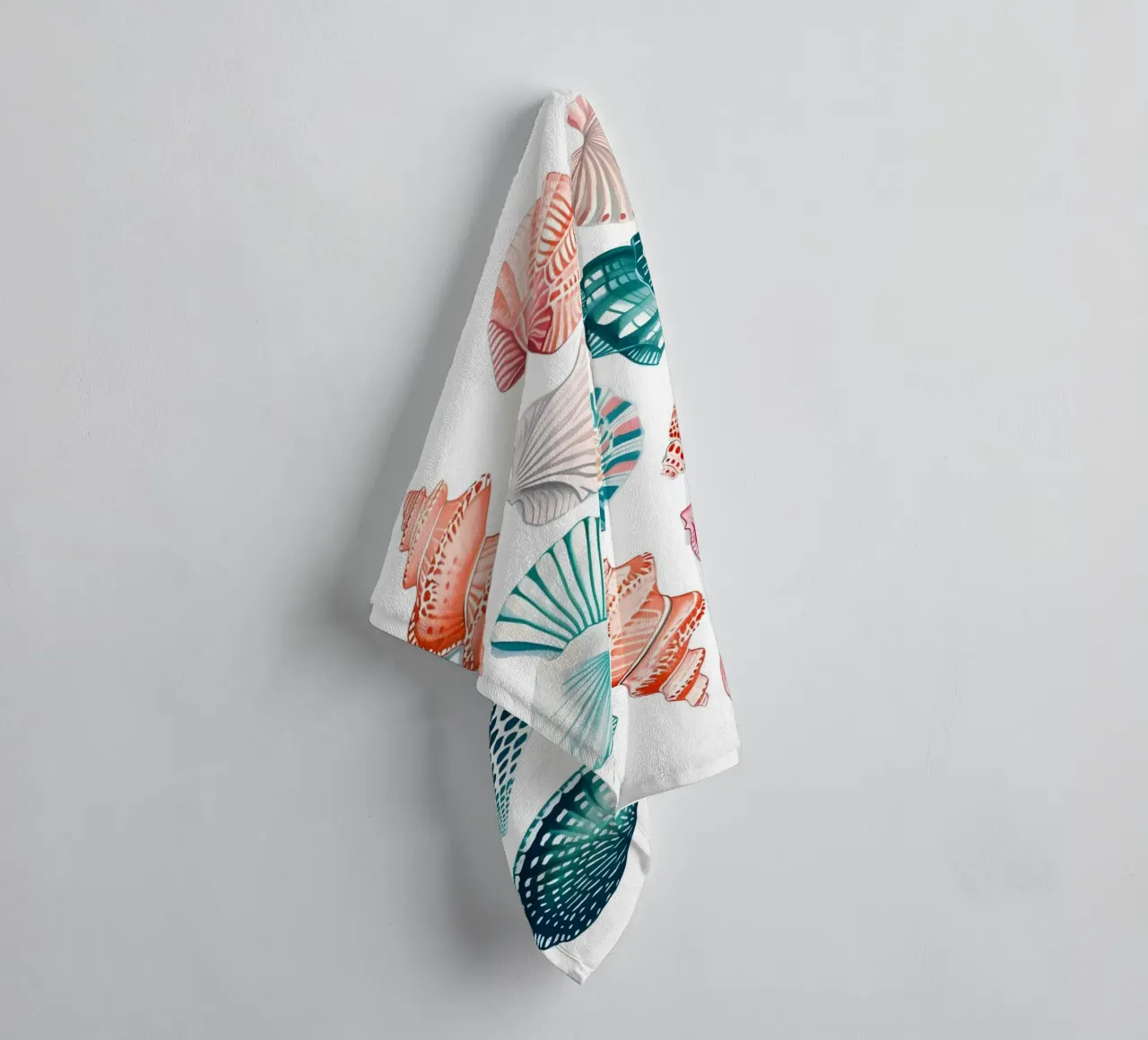 Vibrant Seashell Collection Acuarela costera toalla de baño de dawnthesea