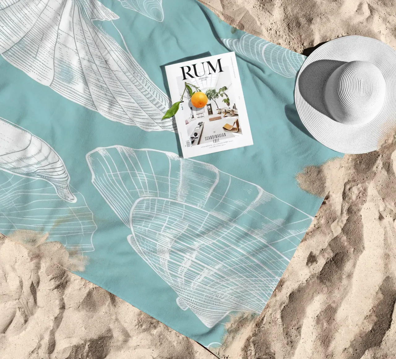 Modello di conchiglie bianche Aqua Blue Coastal Art telo mare da dawnthesea