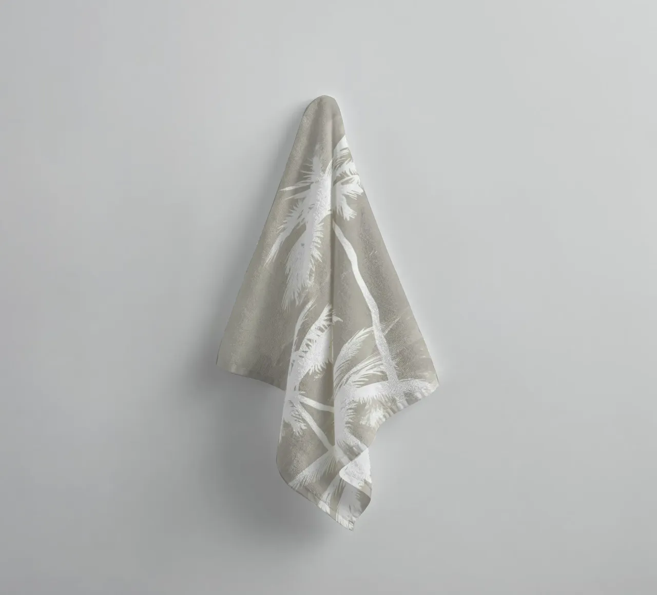 Weiße Palmen Neutral Abstrakt Küsten Kunst Handtuch von dawnthesea