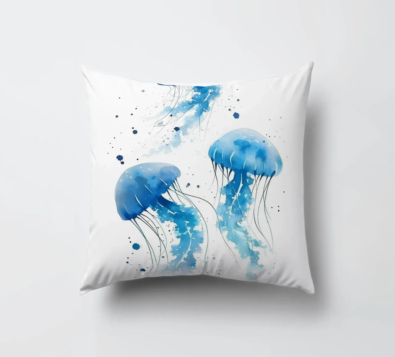 Tre meduse blu acquerellate nell'oceano cuscino da dawnthesea