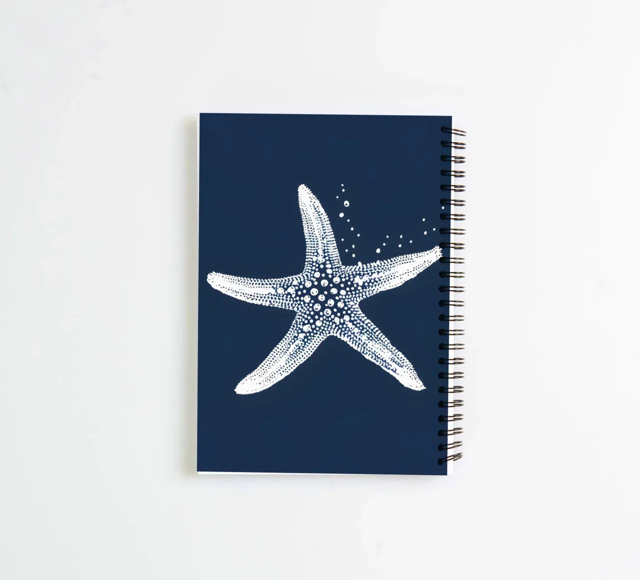 White Starfish Navy Blue Nautical Ocean Art carnet à spirale de dawnthesea