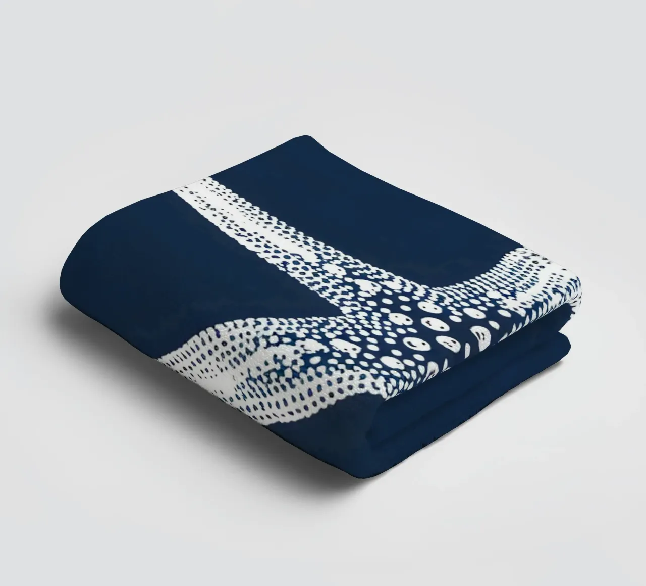 White Starfish Navy Blue Nautical Ocean Art serviette de bain de dawnthesea