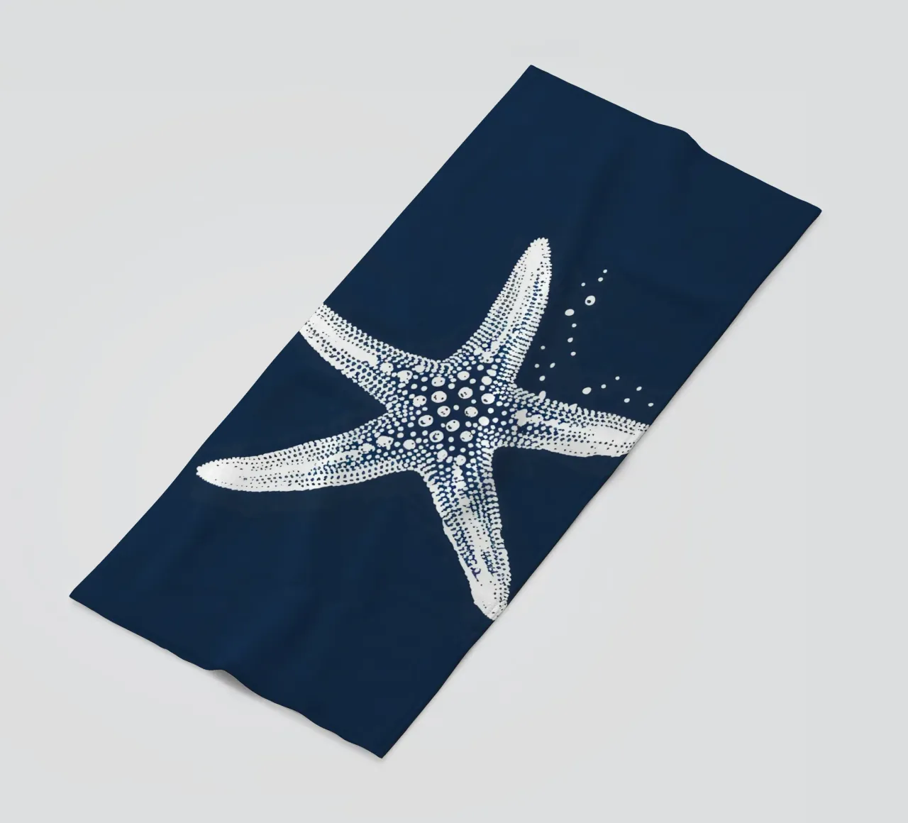 White Starfish Navy Blue Nautical Ocean Art serviette de plage de dawnthesea