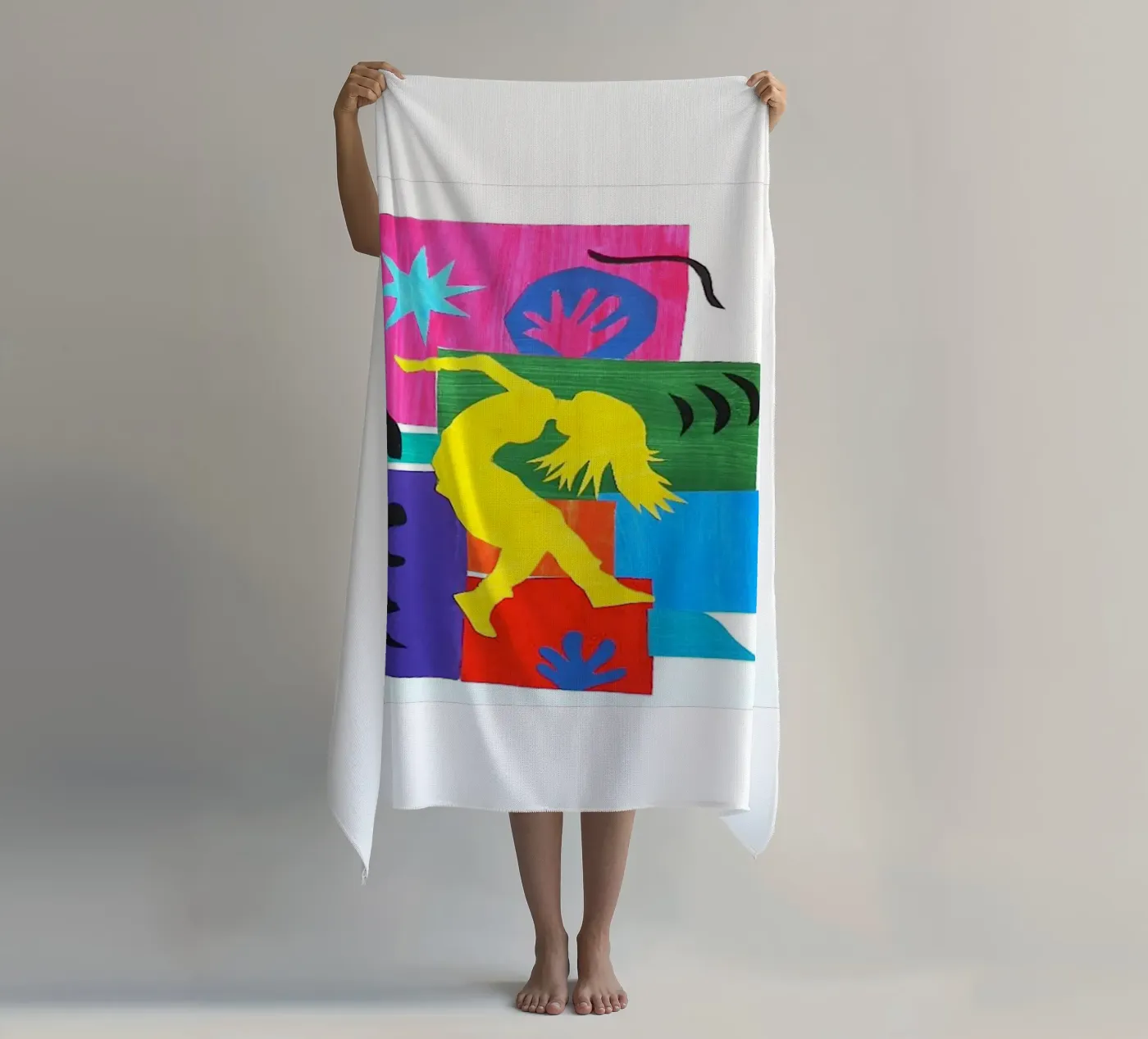 dancing woman's shadow Strandtuch von briyan shop