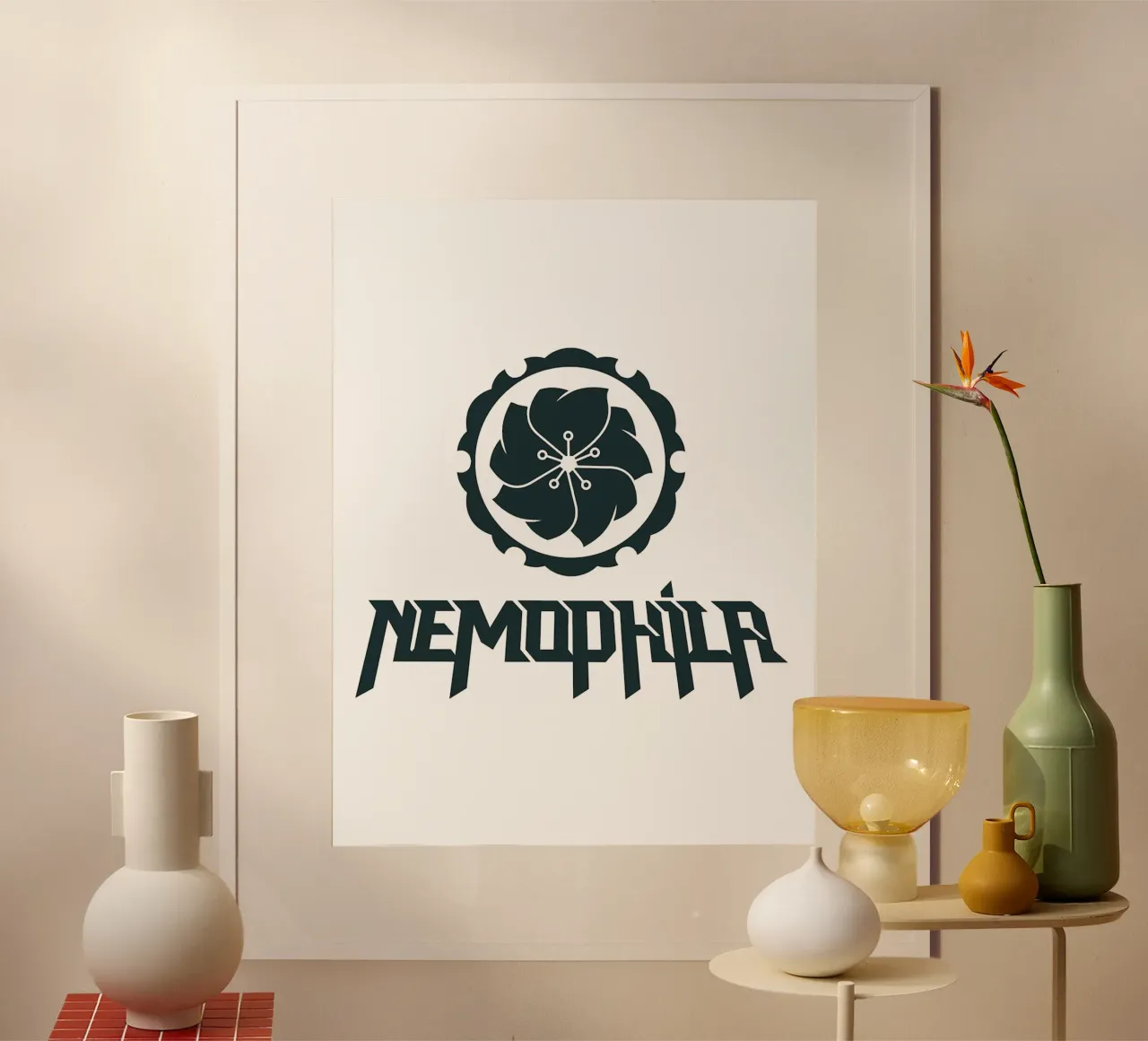 Fiore nero poster con telaio in plastica da Cindy Cronin