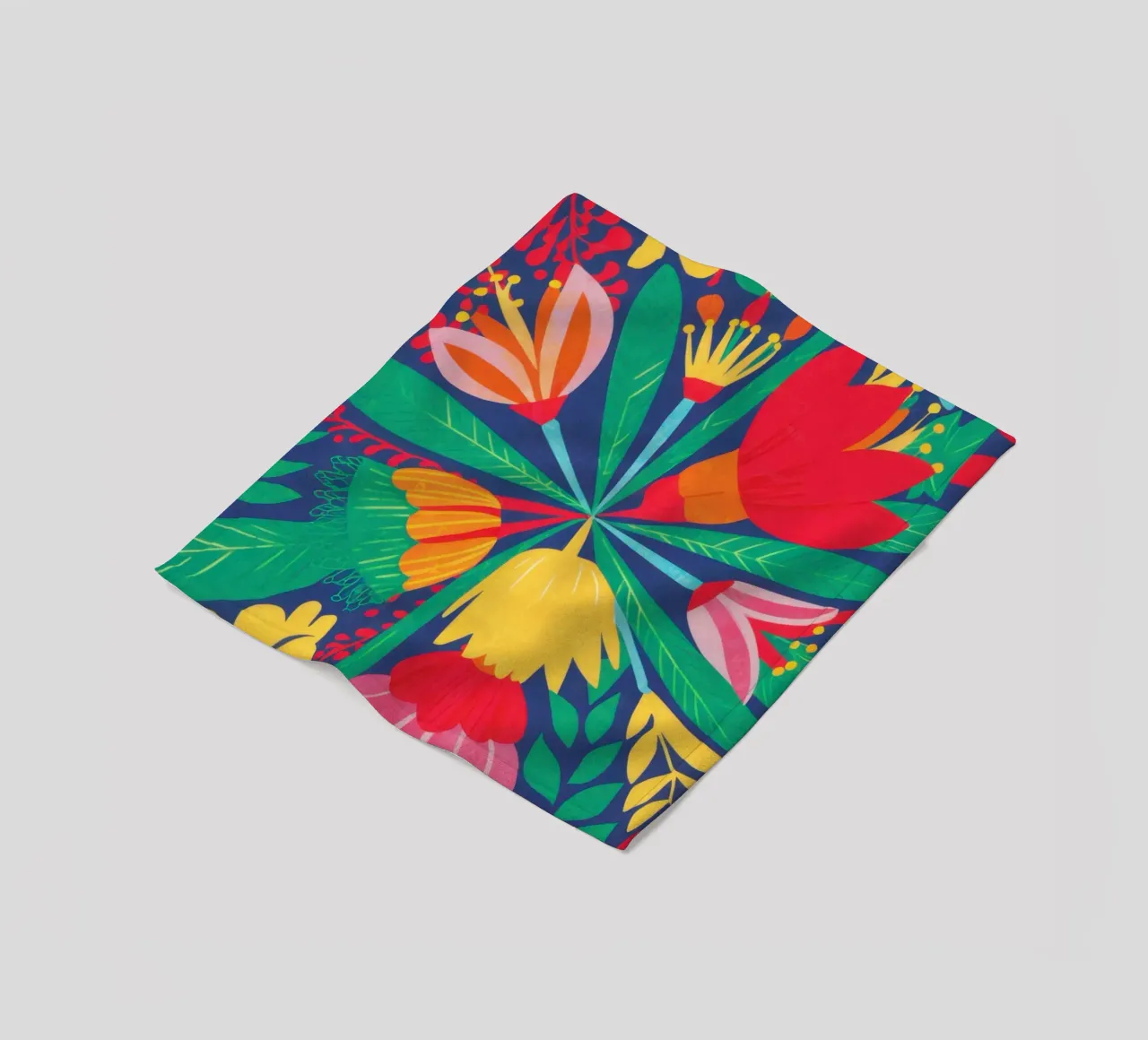 Symmetrisches Kaleidoskop mit Blumen Fleecedecke von Monuments Fire