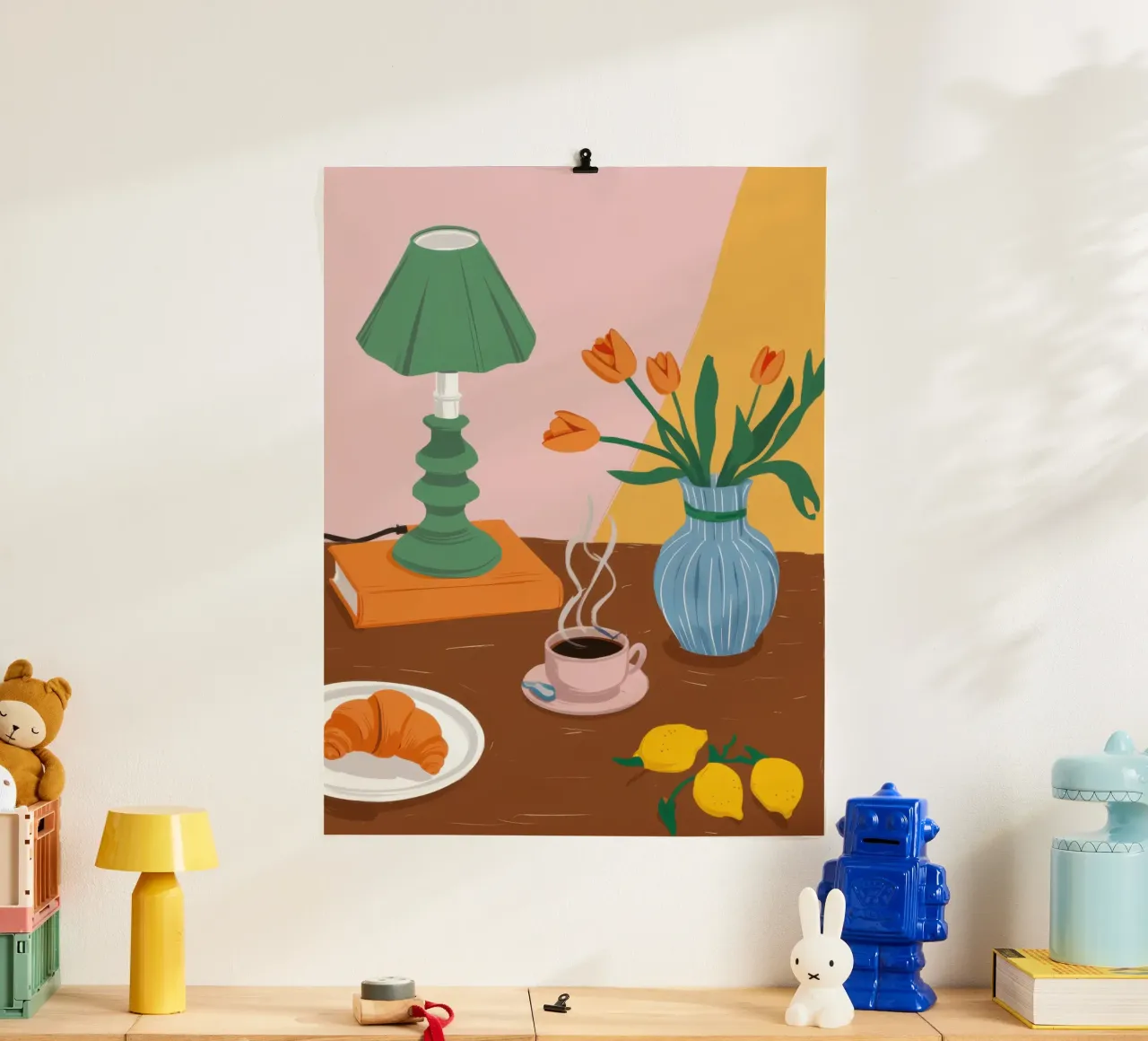 La quietud del tulipán poster con marco de plástico de Lune Dreams