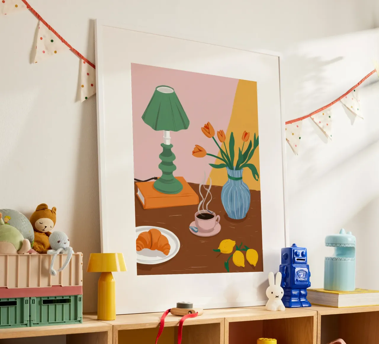 La quietud del tulipán poster con marco de plástico de Lune Dreams
