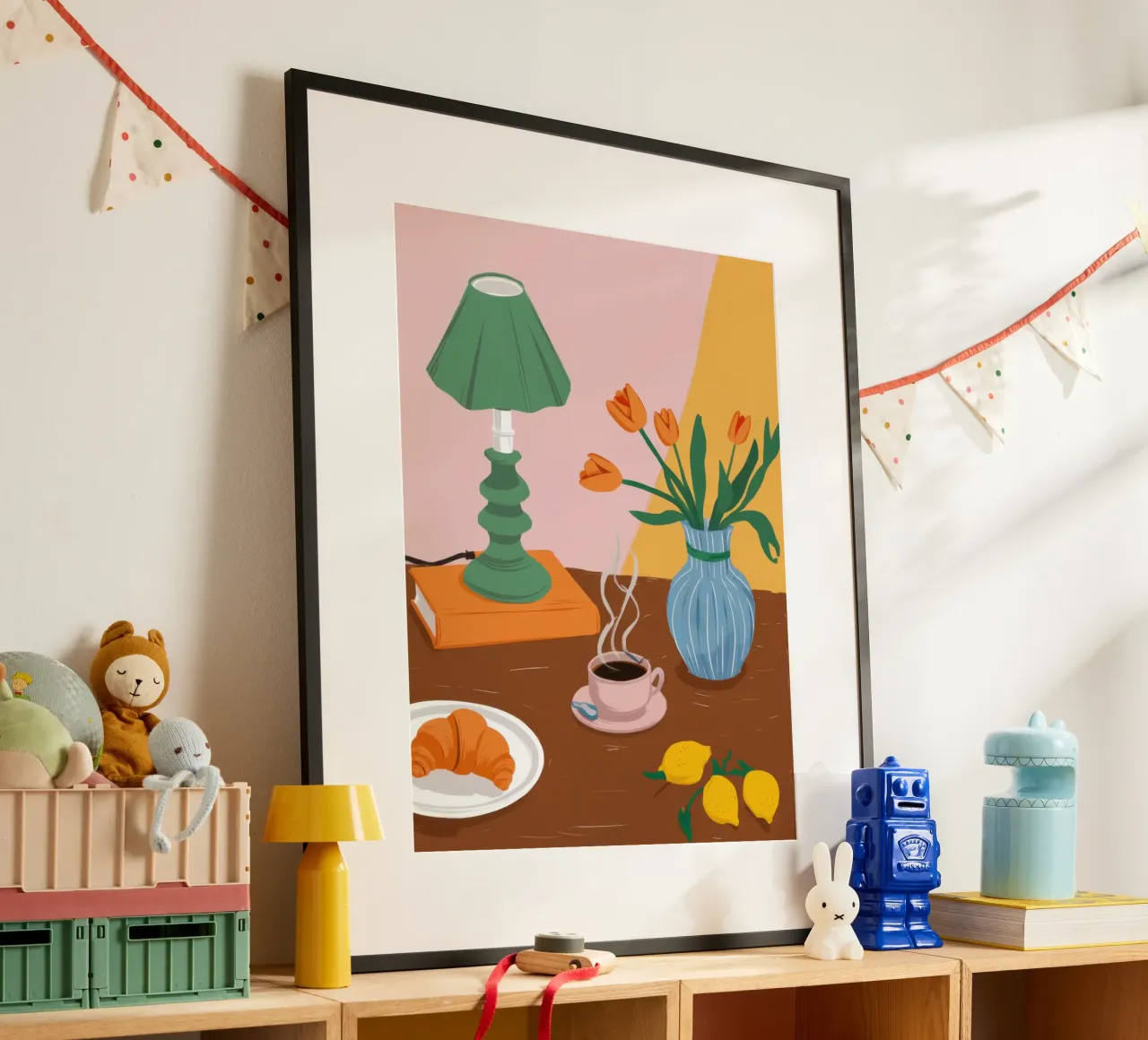 La quietud del tulipán poster con marco de plástico de Lune Dreams