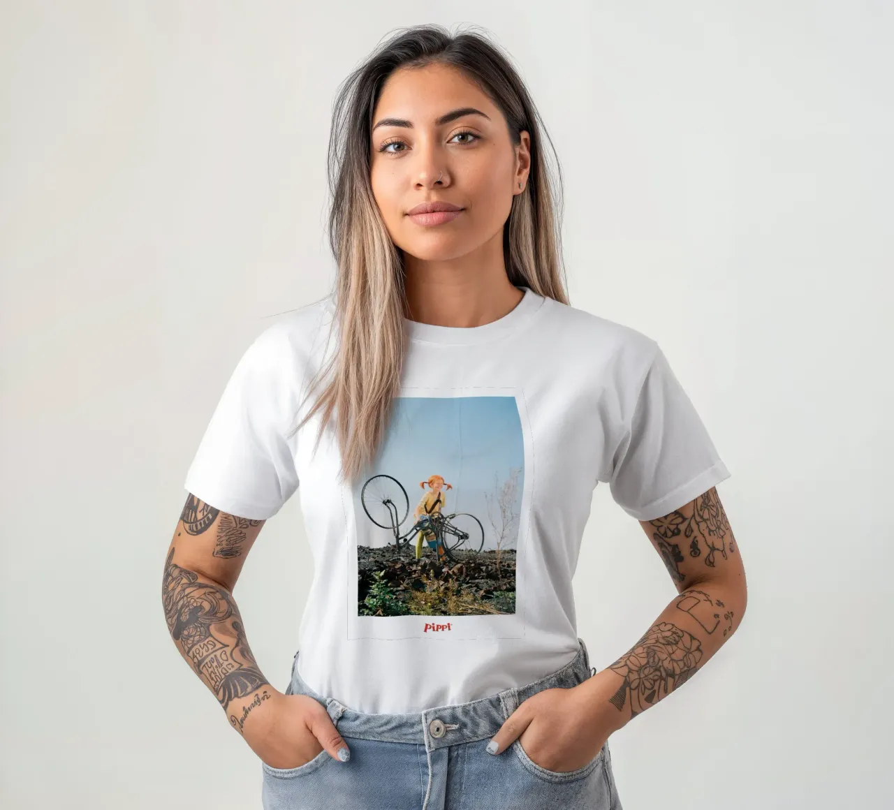 Pippi Calzelunghe e la sua bicicletta t-shirt da Earl Beeman