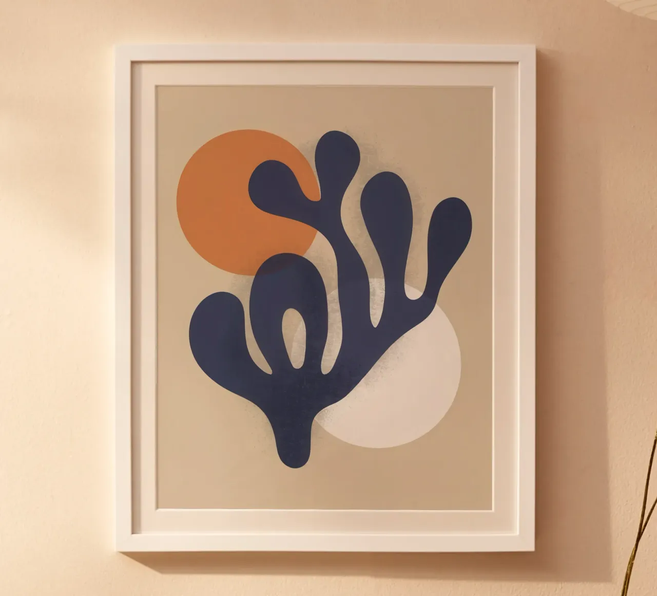 La calma ispirata da Matisse poster con telaio in plastica da Monuments Fire