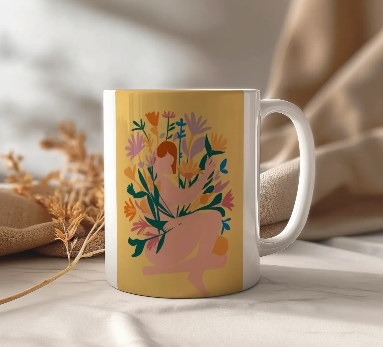 Abbraccio floreale etereo tazza in ceramica da Mossy Pigment