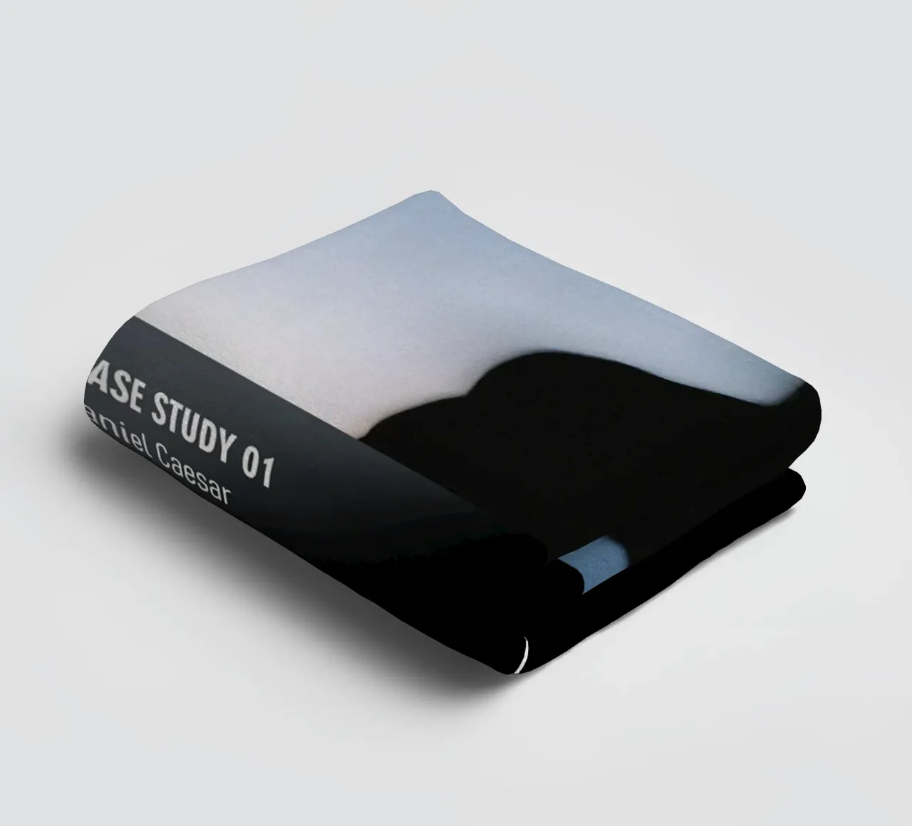 CASE STUDY 01 By Daniel Caesar asciugamano da bagno da DGUnder