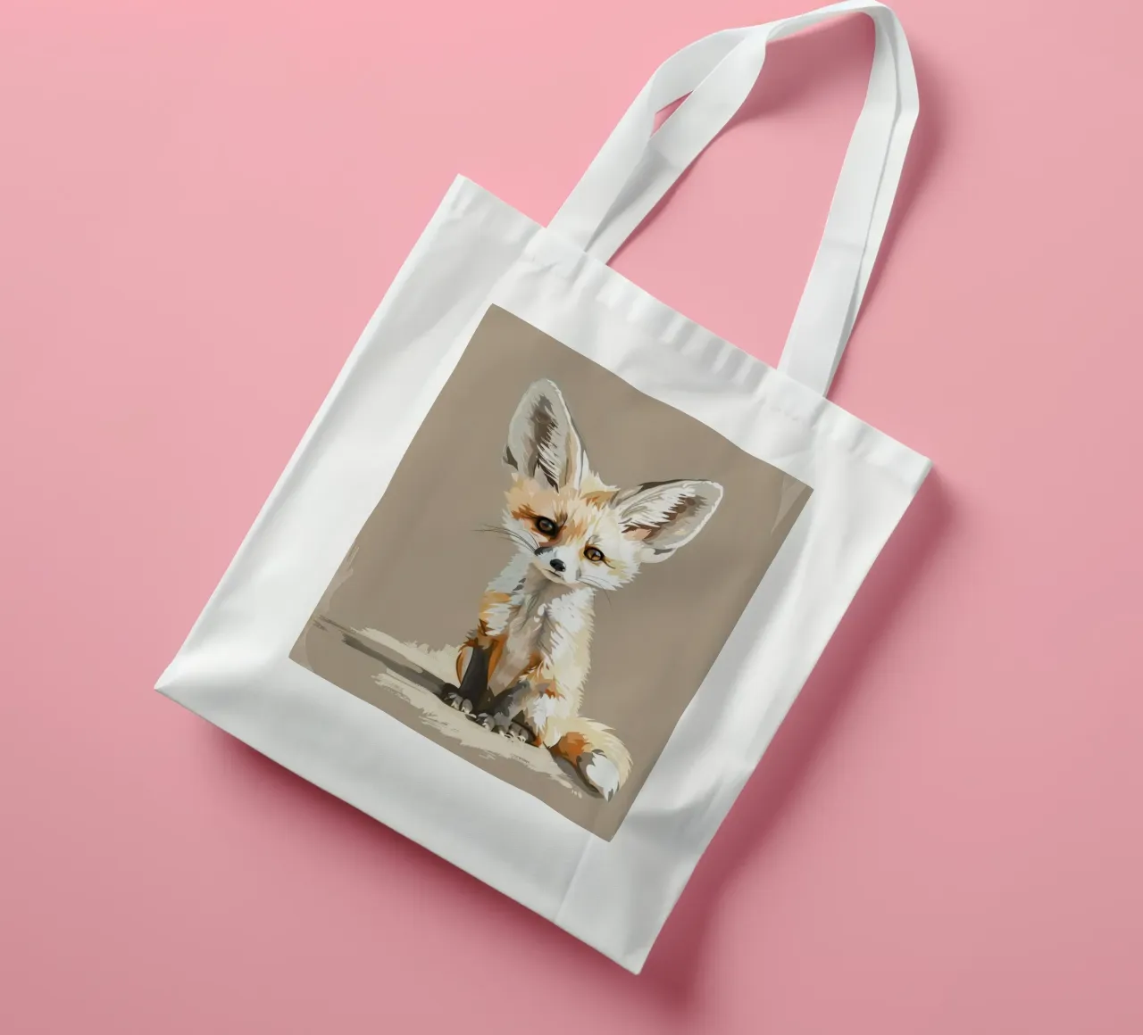 Junger Fennec-Fuchs mit übergroßen Ohren sitzt geduldig Jutebeutel von DesignDoodle
