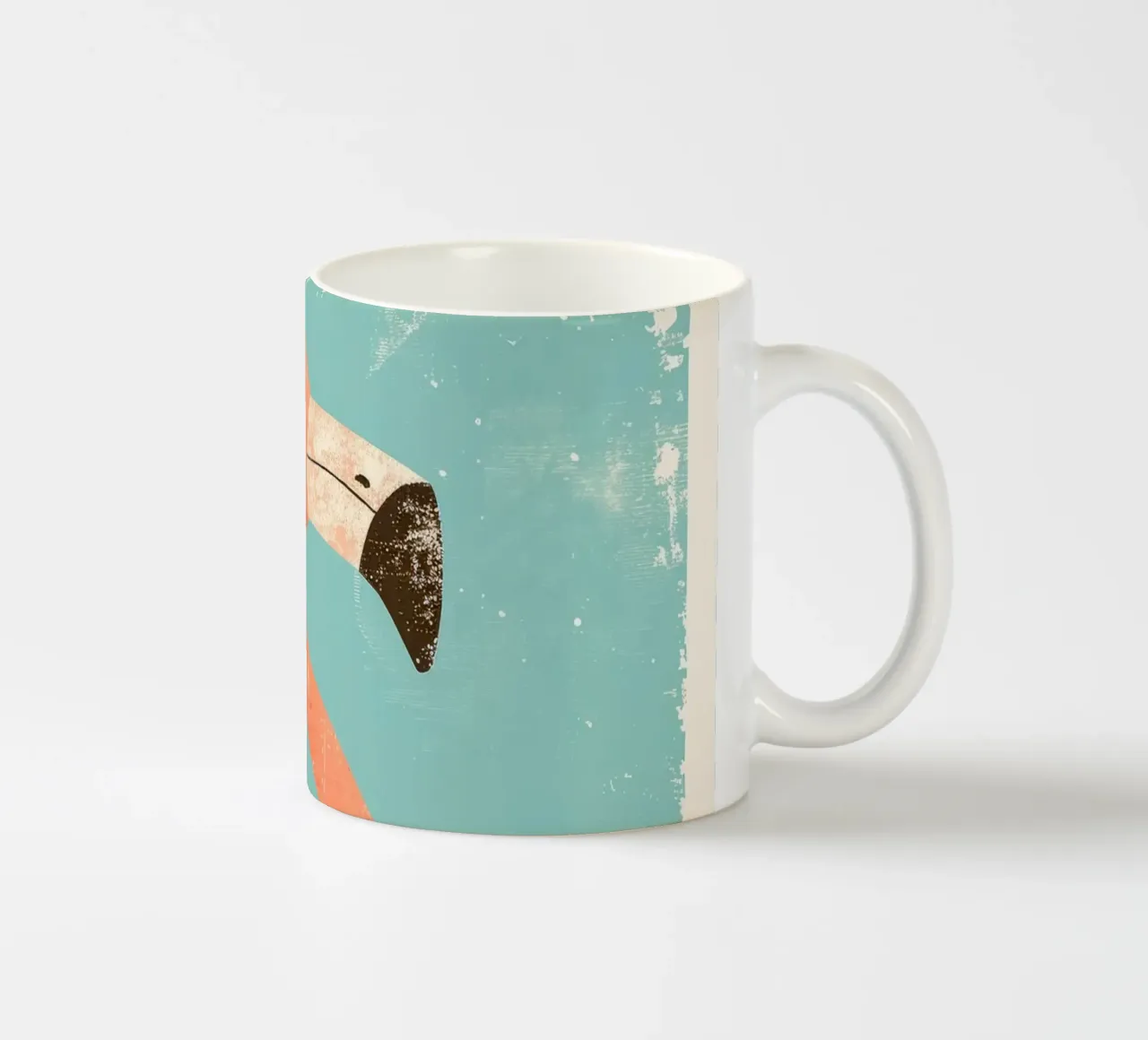 Fenicottero in piedi su sfondo semplice con design giocoso tazza in ceramica da DesignDoodle