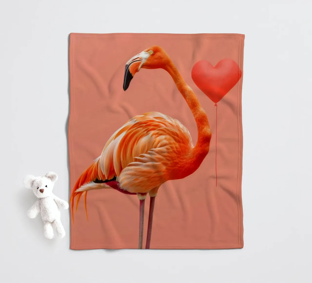 Fenicottero esotico posa elegantemente accanto a un palloncino a forma di cuore coperta in pile da DesignDoodle
