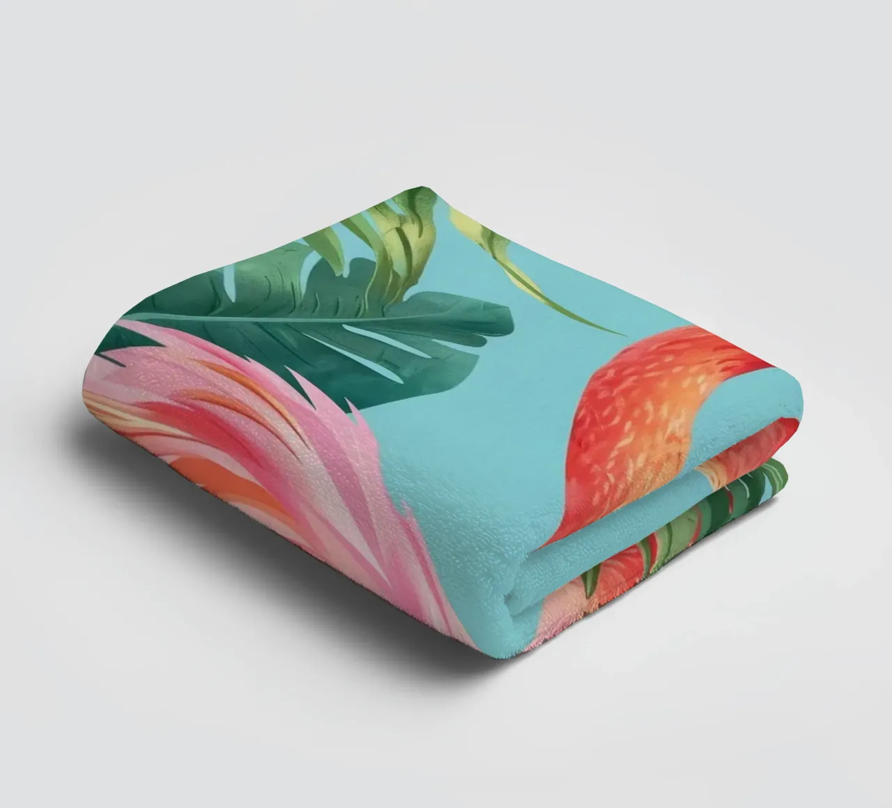 Flamingo inmitten von tropischem Blattwerk in einem dekorativen Set Handtuch von DesignDoodle