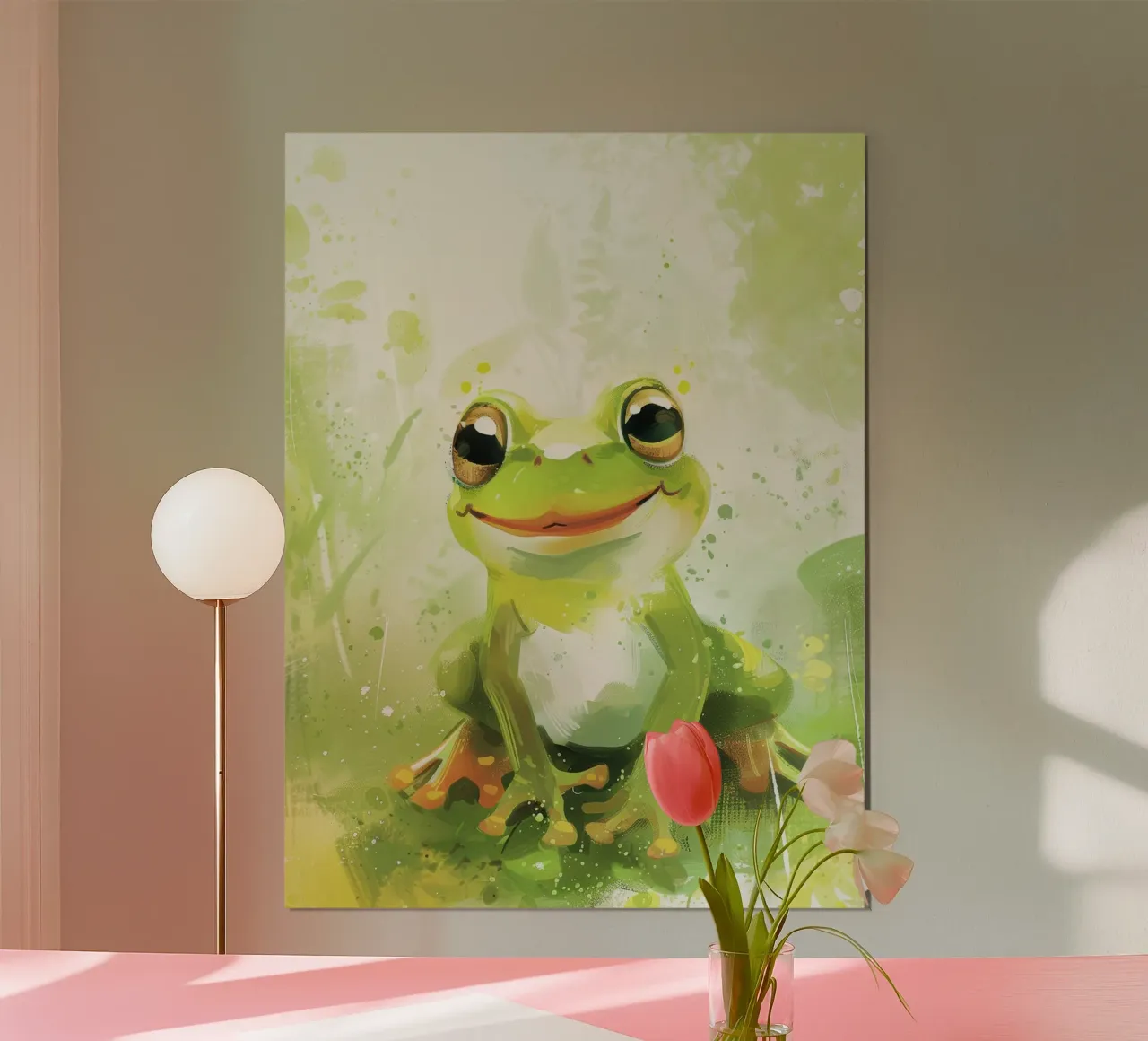 Rana verde seduta sull'erba con espressione allegra poster con telaio in legno da DesignDoodle