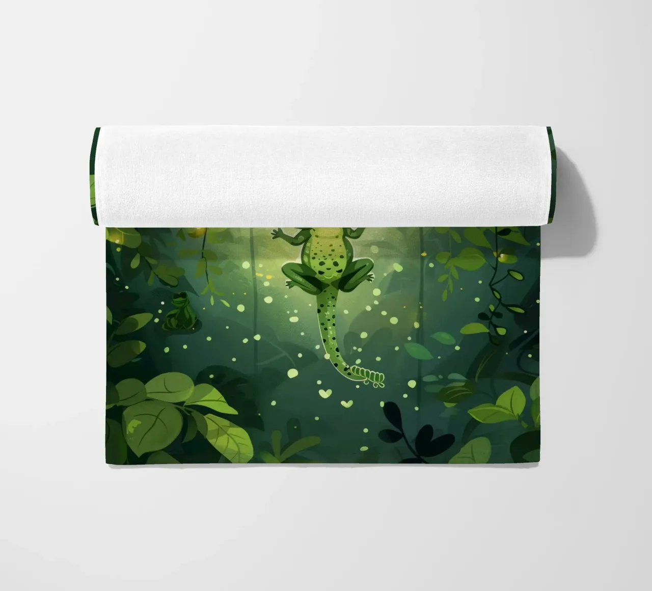 Kikker in weelderig regenwoud met doorvallend licht strandhanddoek van DesignDoodle