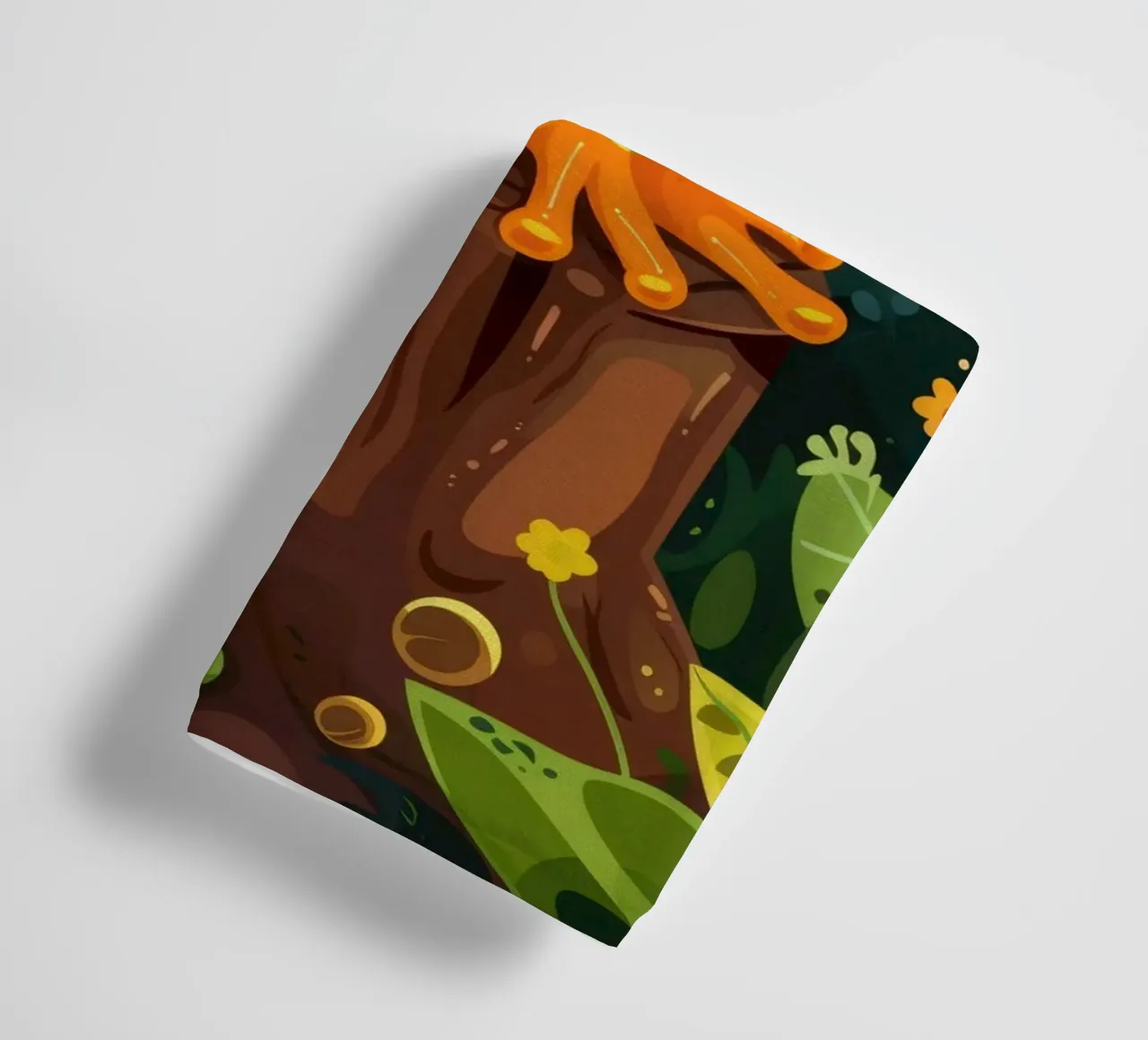 Grenouille vert vif perchée sur une souche d'arbre entourée d'une végétation luxuriante. serviette de bain de DesignDoodle