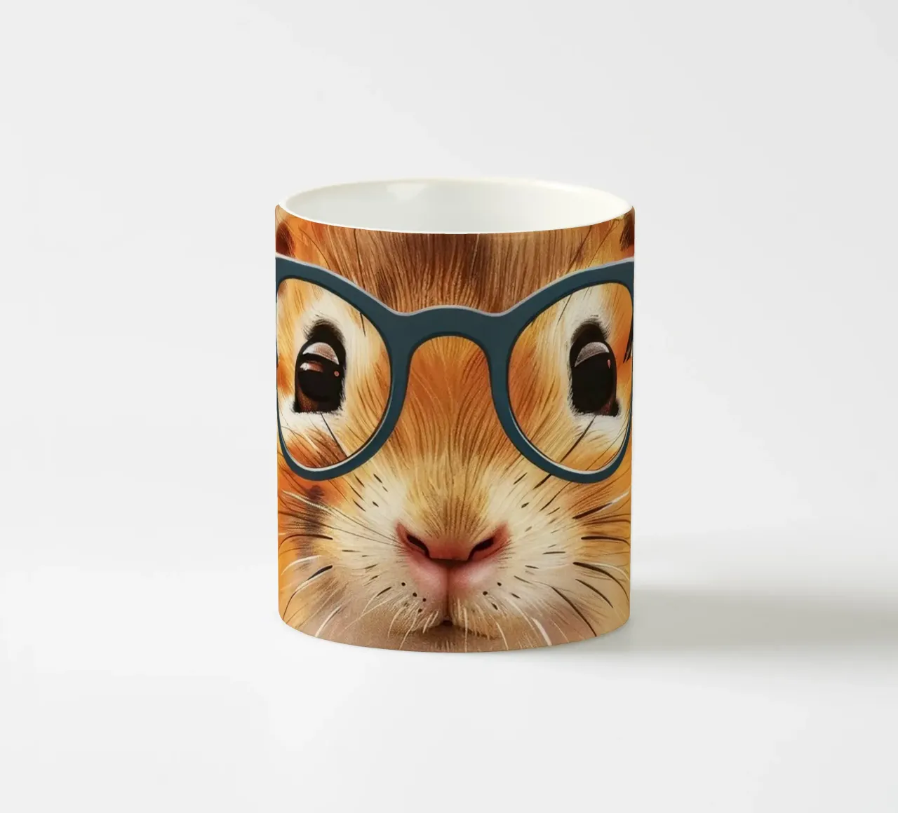 Criceto con occhiali e espressione pensierosa tazza in ceramica da DesignDoodle