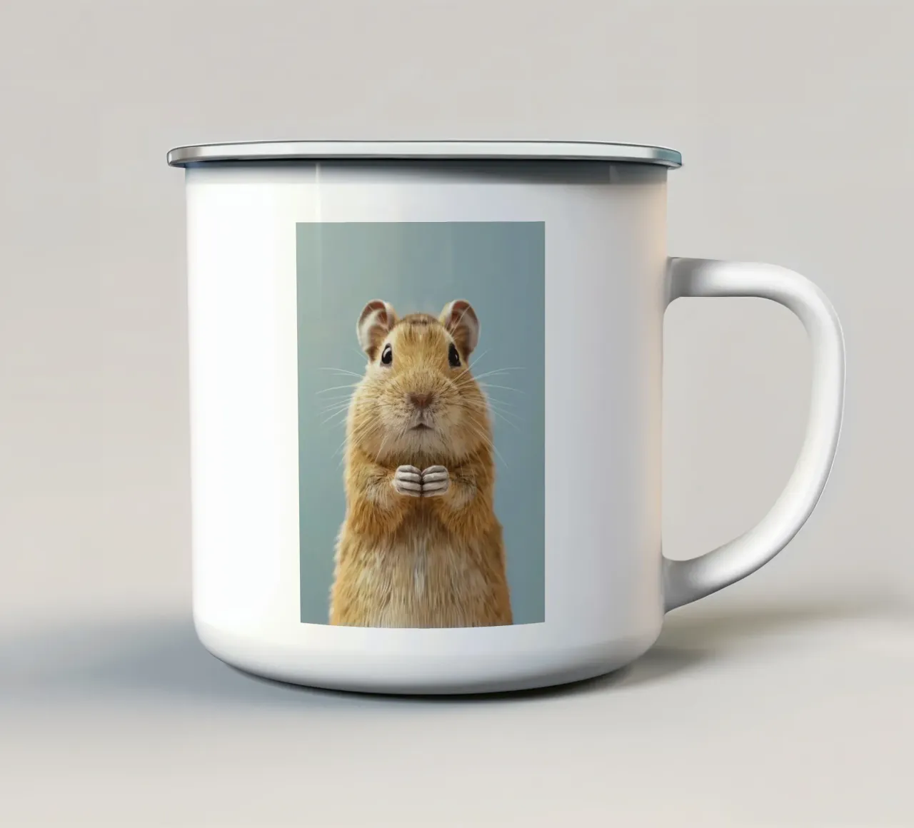 Carino il piccolo roditore in piedi con le zampe serrate tazza in smalto da DesignDoodle