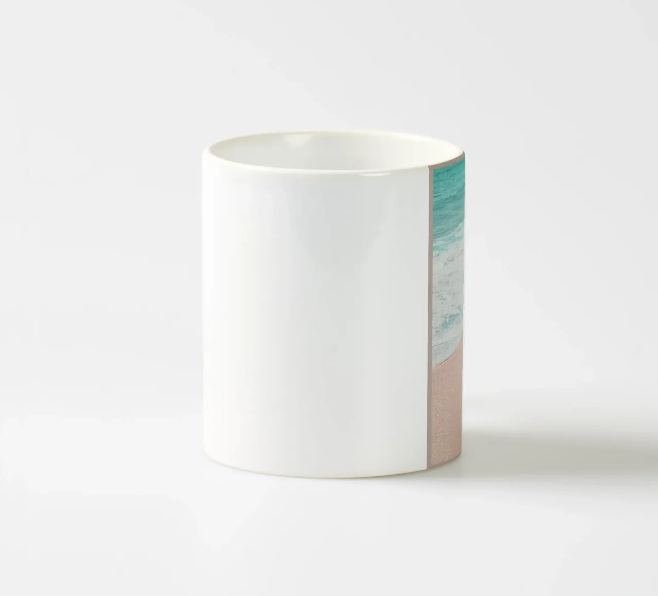 Spiaggia rosa tazza in ceramica da Adam Bican