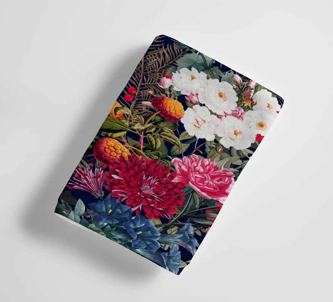 Midnight Garden VI badhanddoek van burcukorkmazyurek