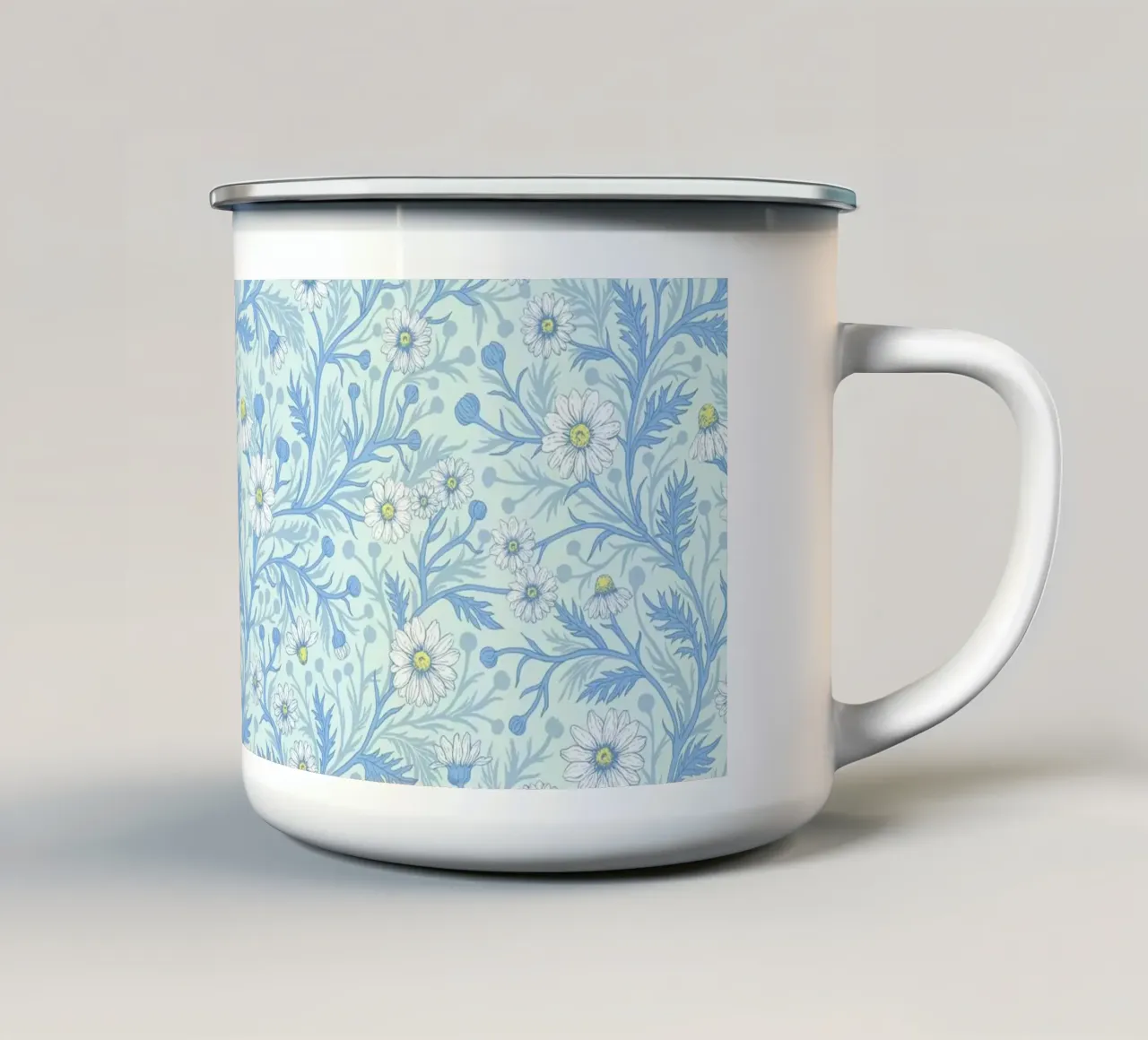 Margherite bianche e blu su vetro di mare tazza in smalto da Painted Nature