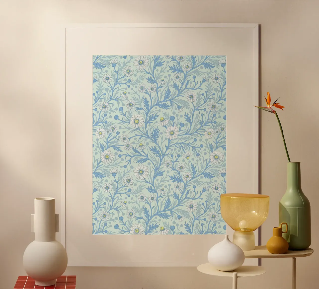Margherite bianche e blu su vetro di mare poster con telaio in alluminio da Painted Nature