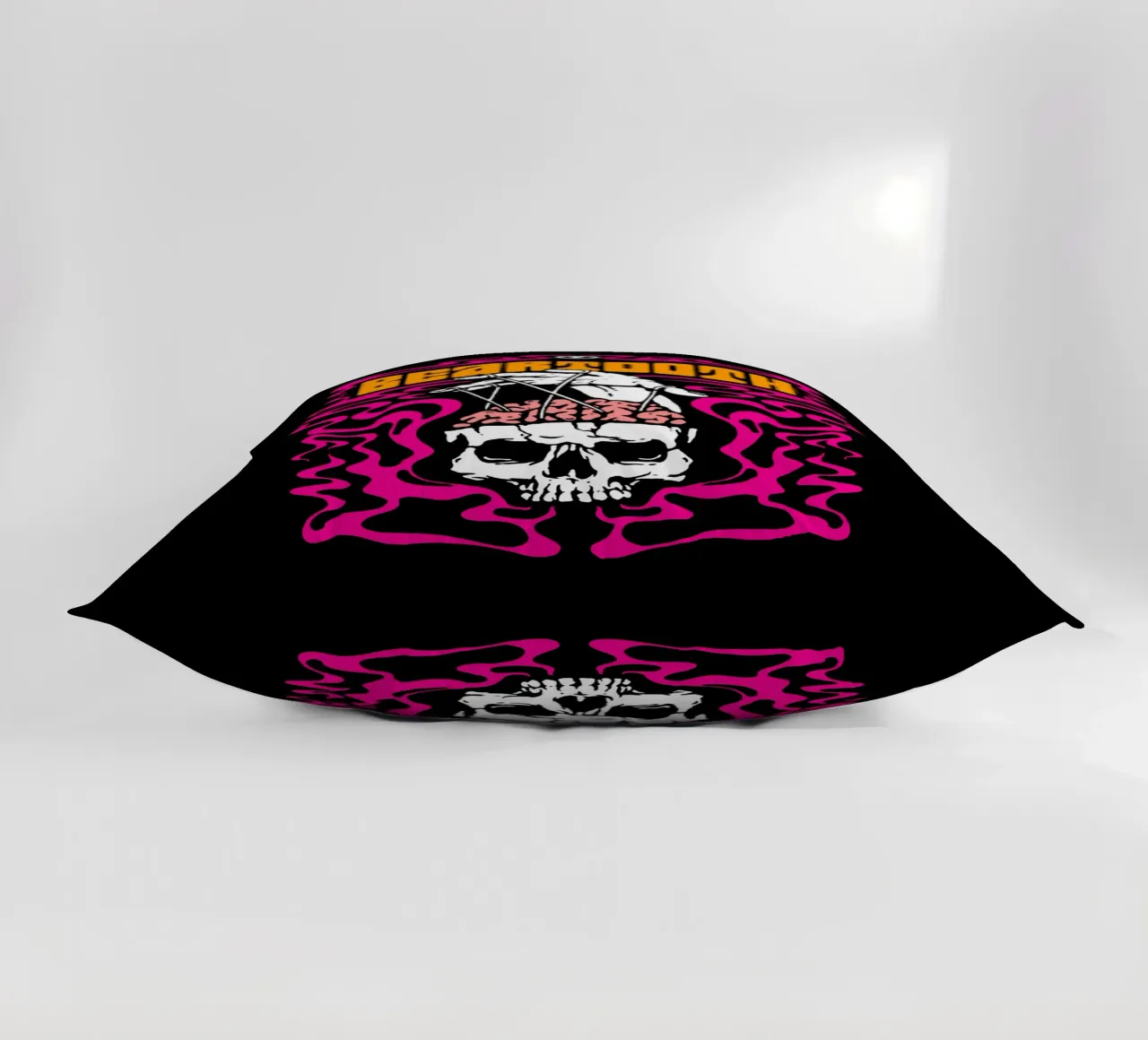 Cranio cerebrale vintage - Beartooth cuscino da https://www.juniqe.com/uk/shop/Henndraws