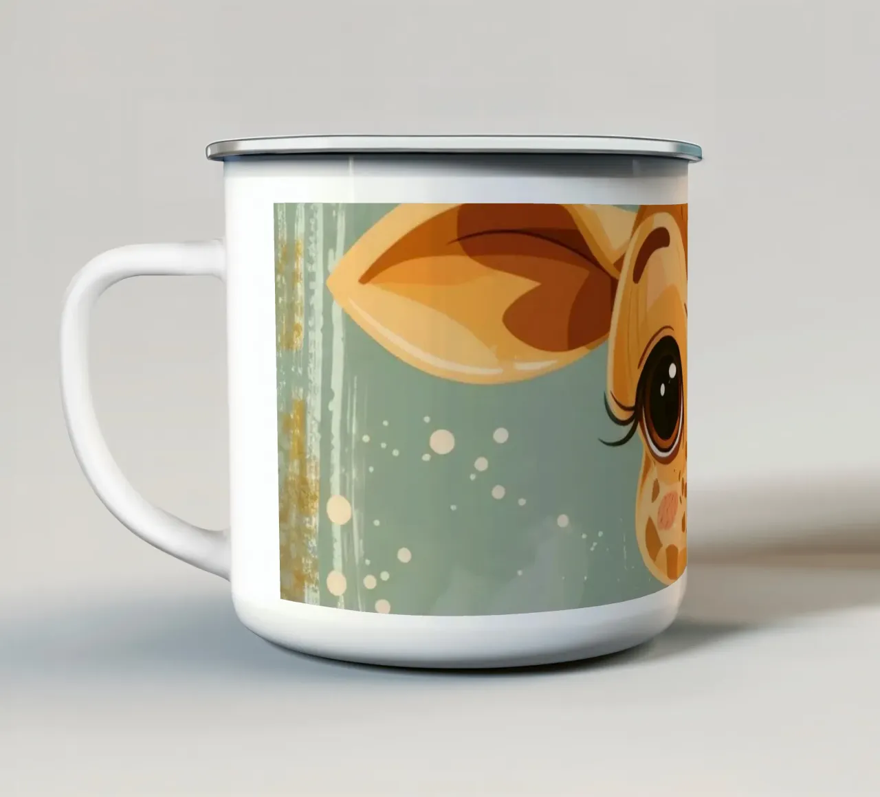 Un'amichevole giraffa con grandi occhi sorride in un semplice sfondo tazza in smalto da DesignDoodle